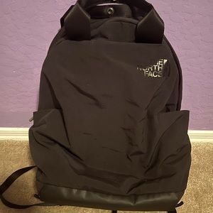 The Northface women’s never stop day backpack